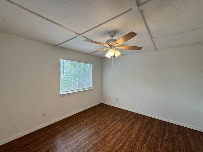 Photo - A Sun-Kissed Haven: 3-Bedroom Home with Room to Roam in Deltona!