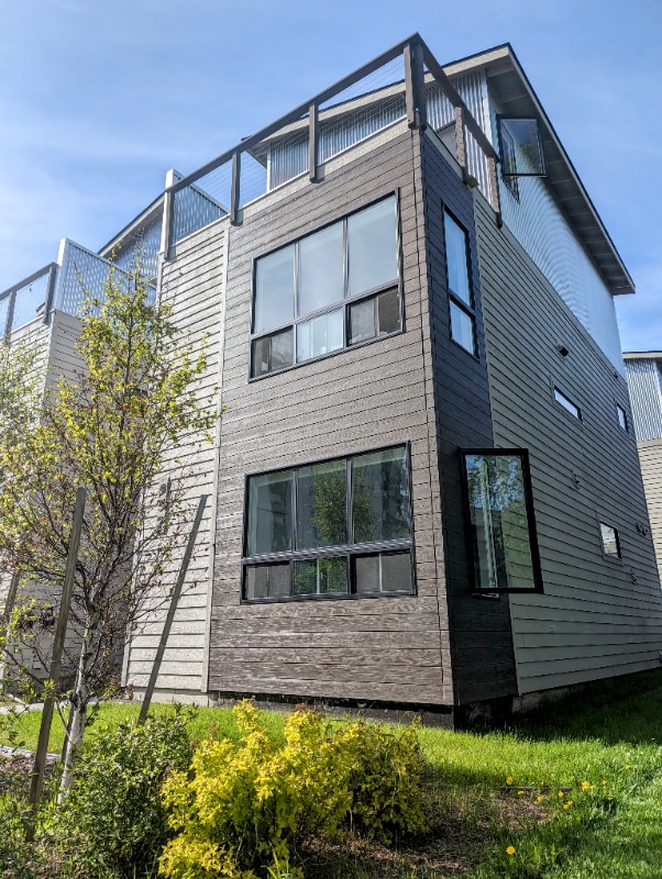 Photo - 957 W 12th Ave