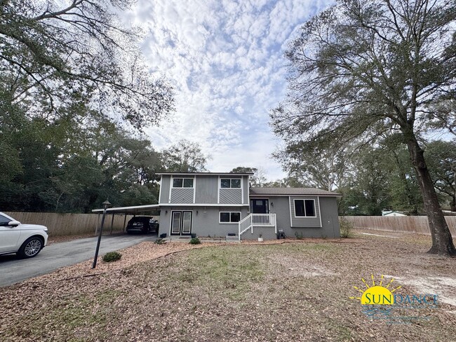 Stunning Multi-Level Home Near Hurlburt Fi... - Stunning Multi-Level Home Near Hurlburt Fi...