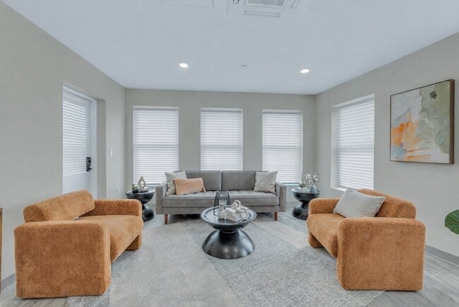 Photo - 356 Cummins Hwy Unit 402