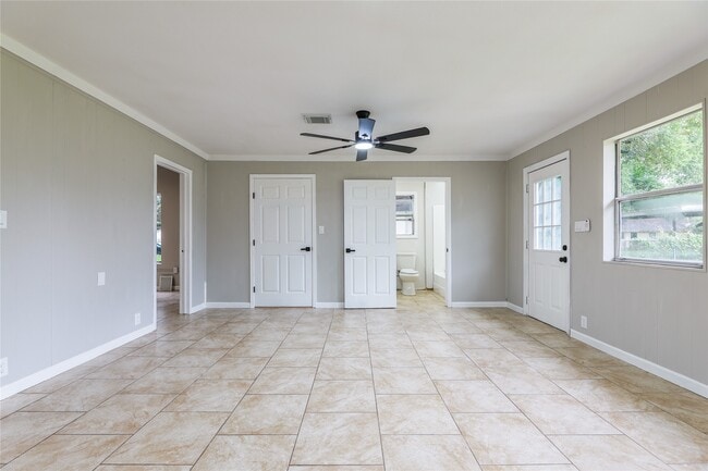 Photo - 704 W Willis St