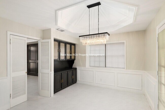 Photo - 818 Diana Dr