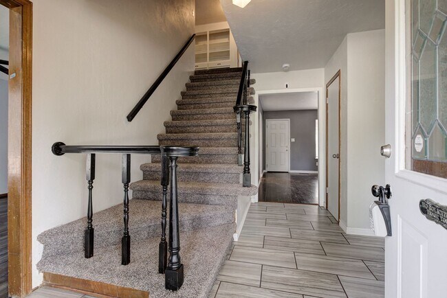 Photo - Spacious and Stylish Home Just Minutes fro...