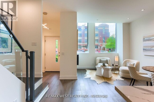 Photo - 508 Wellington St W