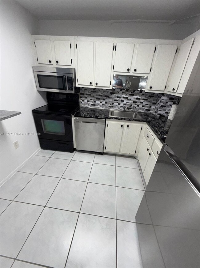 Building Photo - 16950 W Dixie Hwy Unit 524 Rental
