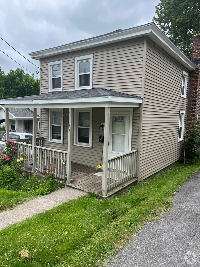 Building Photo - 147 E Cayuga St Rental