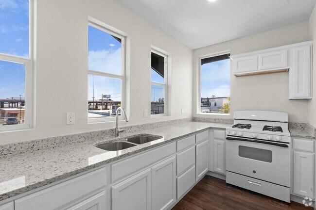 Building Photo - Yandell Unit Apt 2