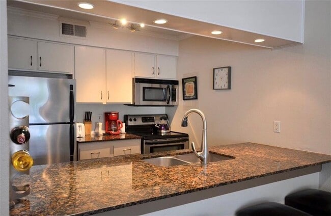 Photo - 1818 S Lakeshore Blvd Unit 2