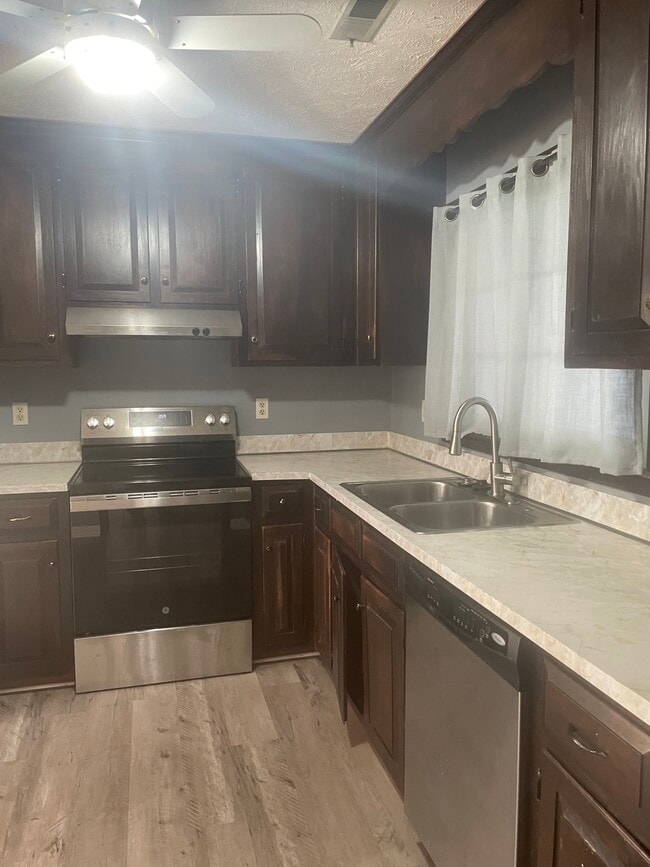 Photo - 46 Philmont Dr