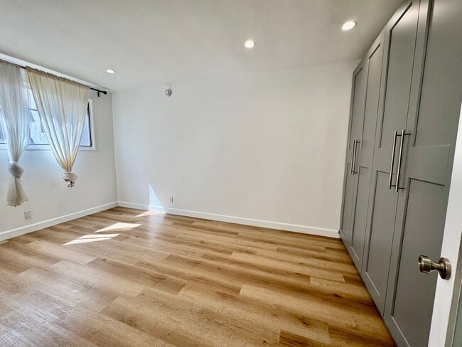 Photo - 337 Rexford Dr Unit 337 S Rexford Dr  8