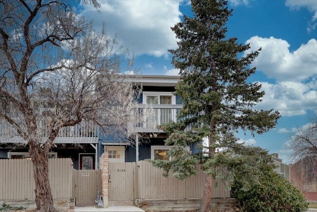 Building Photo - Stunning Remodeled Townhome in North Boulder