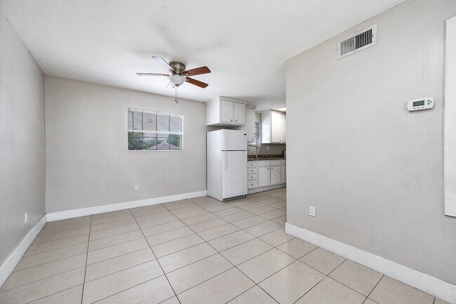 Building Photo - 1711 Fourcade St Unit 10 Rental