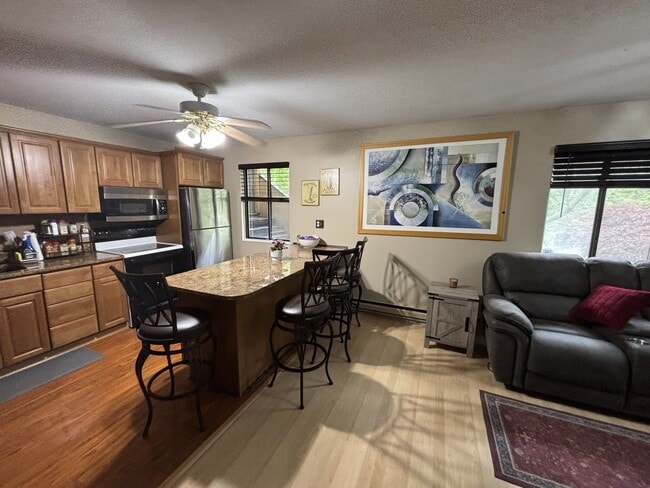 Photo - 72 Woodbine Dr