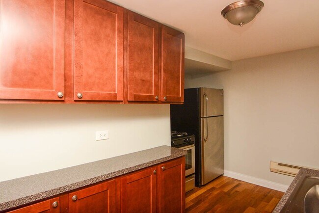4242 N Wolcott Ave Unit 6H