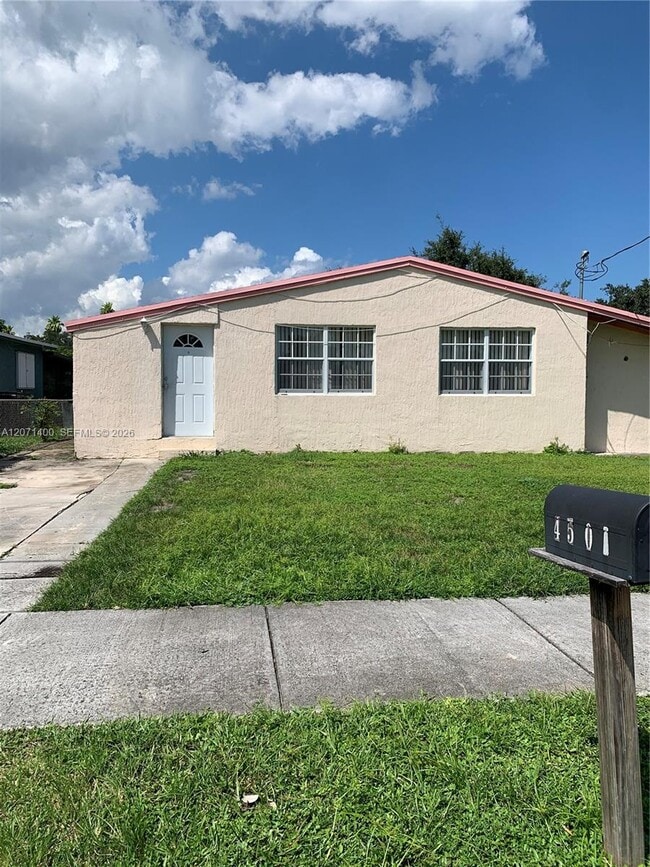 Building Photo - 4501 SW 25th St