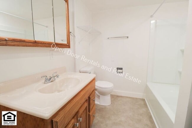 Photo - 918 W King St Unidad #1