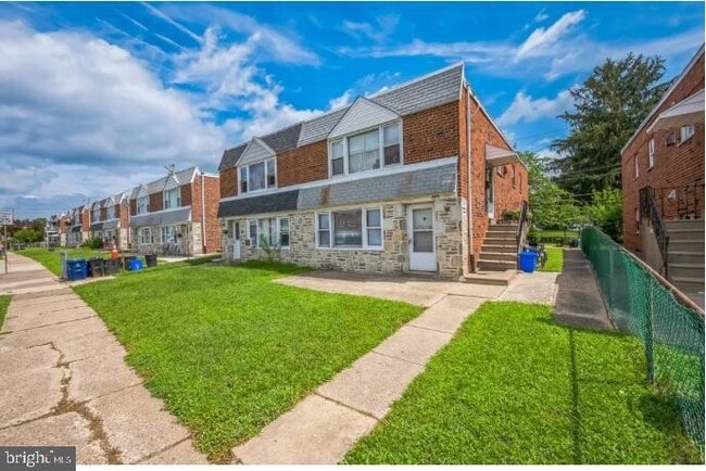 Building Photo - 2619 Tremont St Unit 1 Rental
