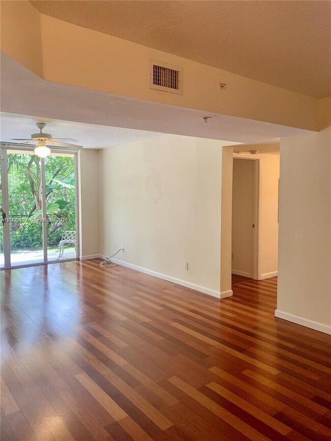 Photo - 529 E Sheridan St Unidad 1021