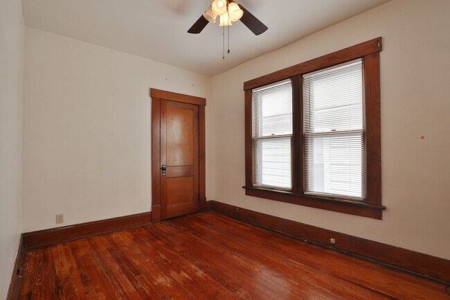 Photo - 8 Bedroom North Campus Newly Remodeled Hou...