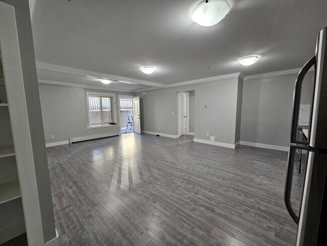 Photo - 12184-12210 210 St