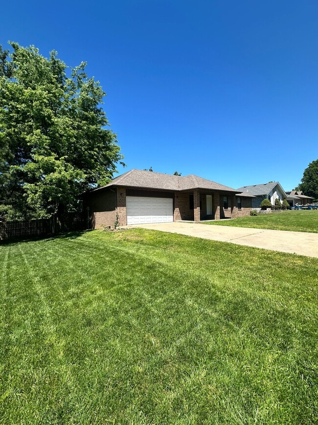 Photo - 707 Poplar St