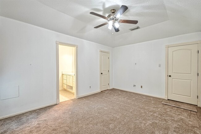 Photo - 2922 Lakefield Way