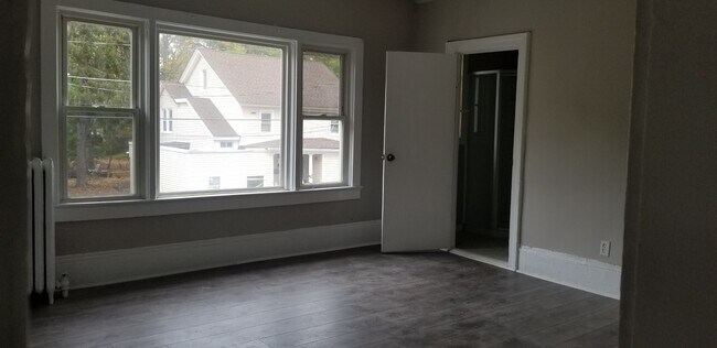 8 Warren St Unit 3