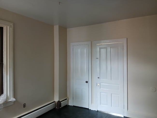 Building Photo - 615 W King St Rental