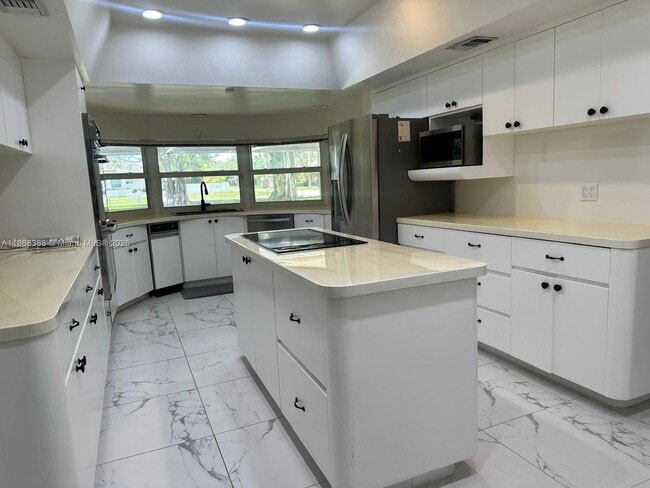 Building Photo - 9480 SW 99th St