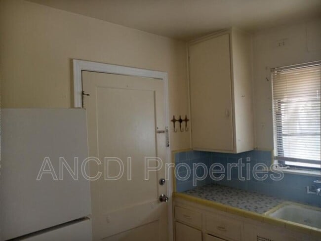 Photo - 703 Spring St