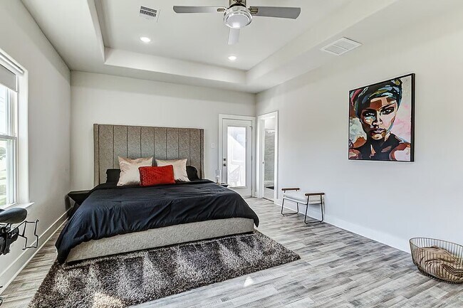 Photo - 4677 Bellfort Ave Unidad B