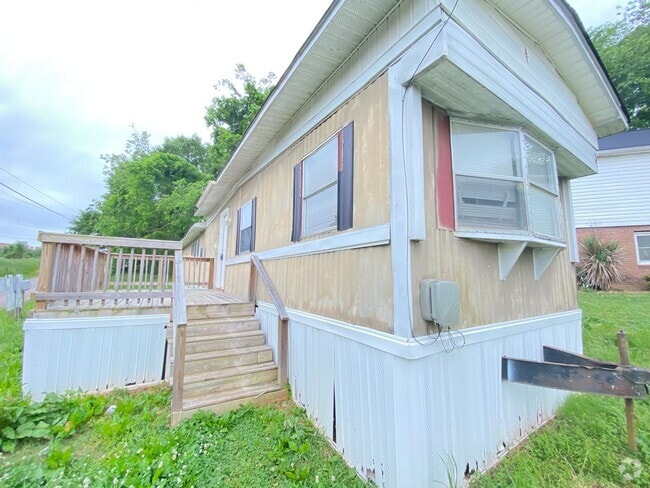 Building Photo - 4bd/1ba House close to Downtown Kannapolis...