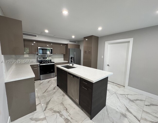 Photo - 15011 Coconut Ct