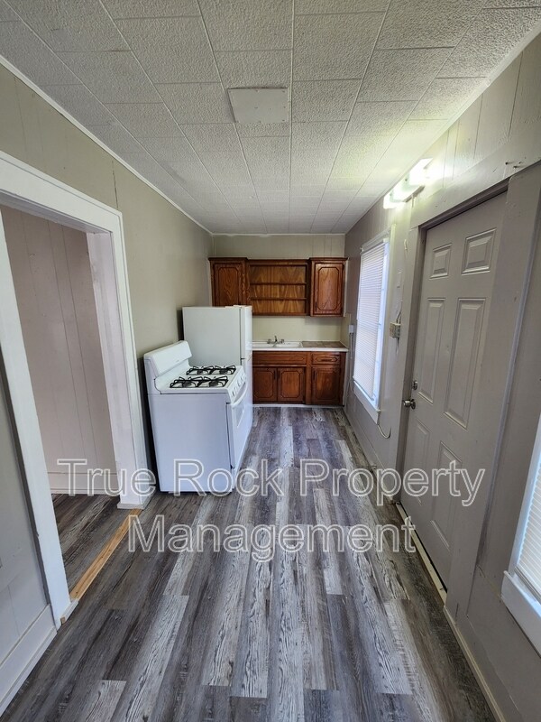 Photo - 426 W 15th St