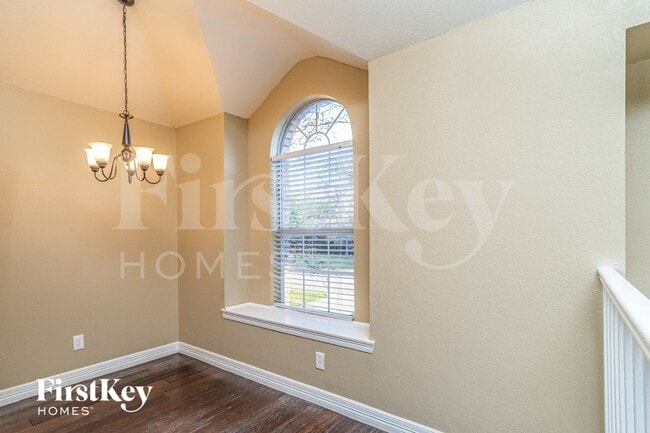 Photo - 1313 Deer Trail