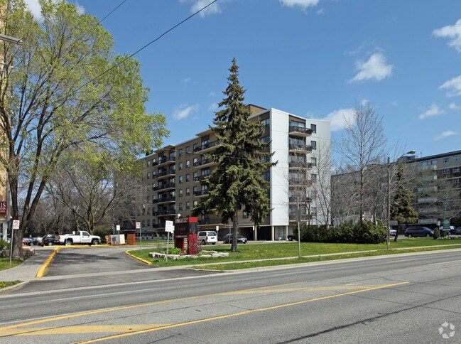 Building Photo - Venetian Towers