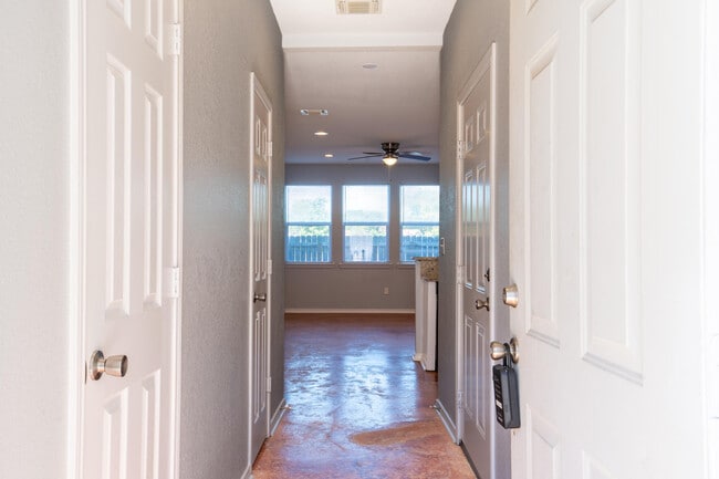 6918 Crestway Dr Unidad 2