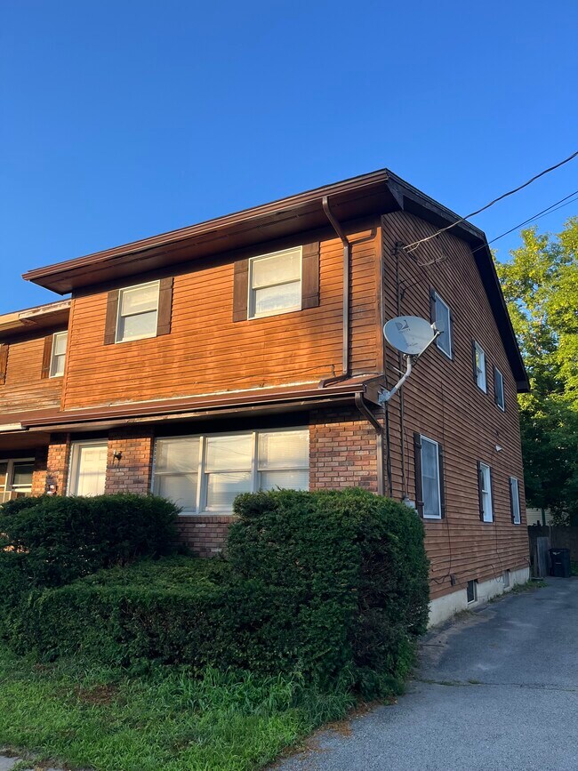 Photo - 56 Champlain St