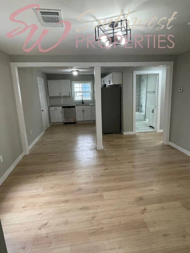 Photo - 981 W Oak St