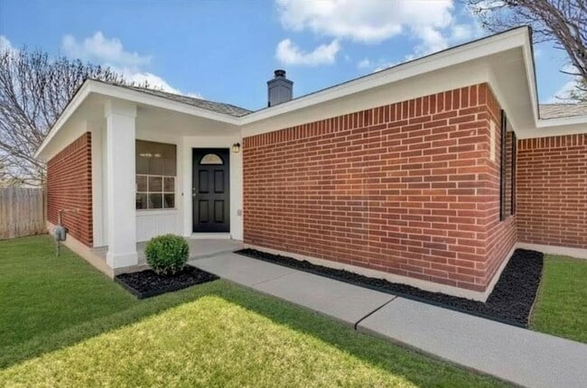 Photo - 1101 Disraeli Cir