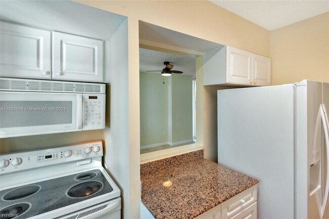 Photo - 3 br, 2 bath House - 5900 Collins Ave Apt 408