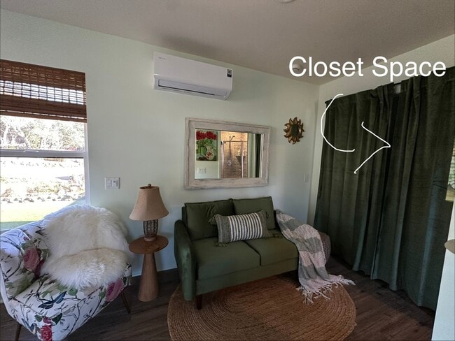 sitting area - 58 Carlton Dr