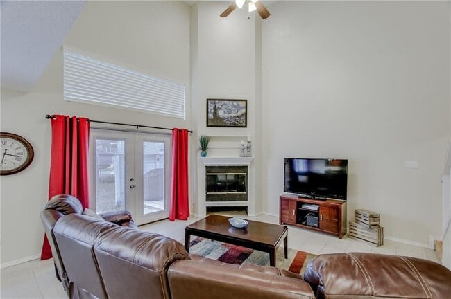 Living room - 631 Cimarron Trl Unit 631