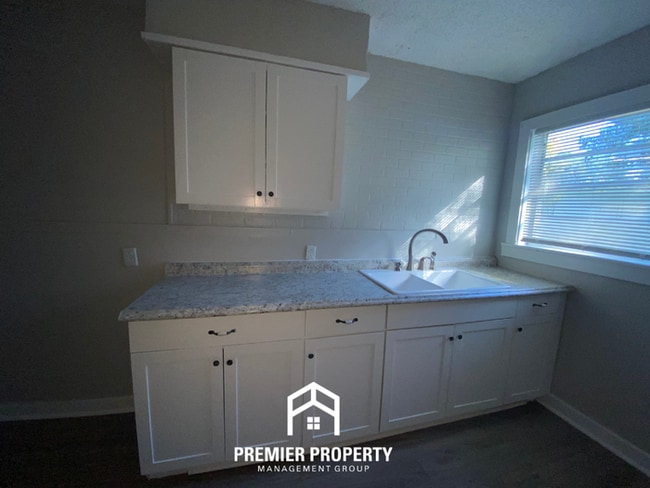 Photo - 7908 Harrold St