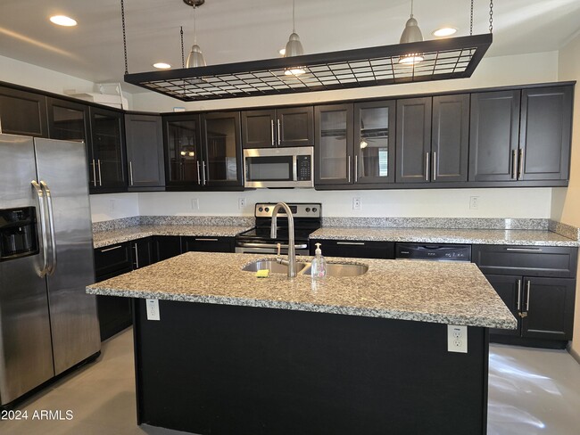 Building Photo - 2302 N 36th St Unit 1