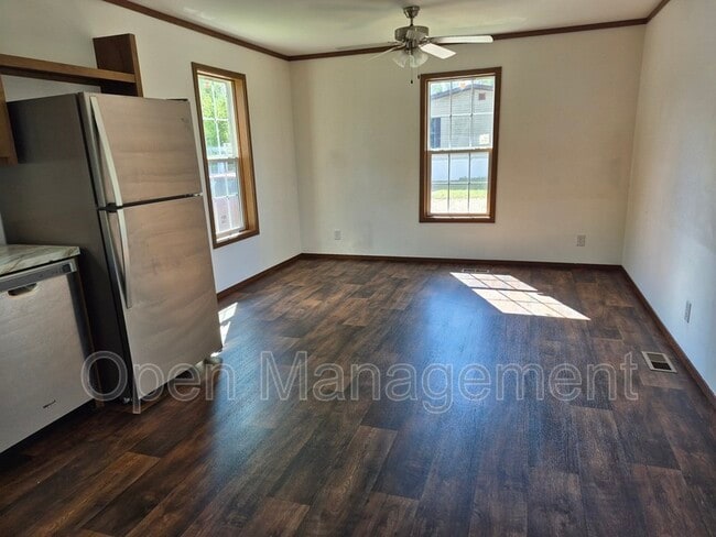 Photo - 755 N Tratt St