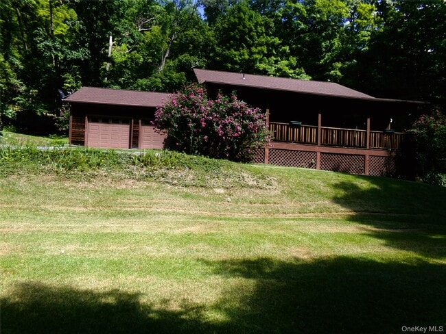 Photo - 449 White Schoolhouse Rd