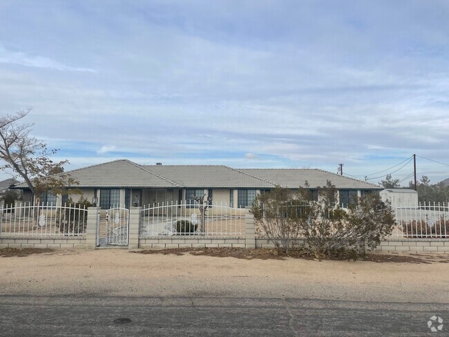 Building Photo - COMING SOON! APPLE VALLEY DESERT KNOLLS 4 ... Rental