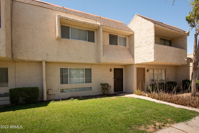 Building Photo - 944 S Valencia Rental