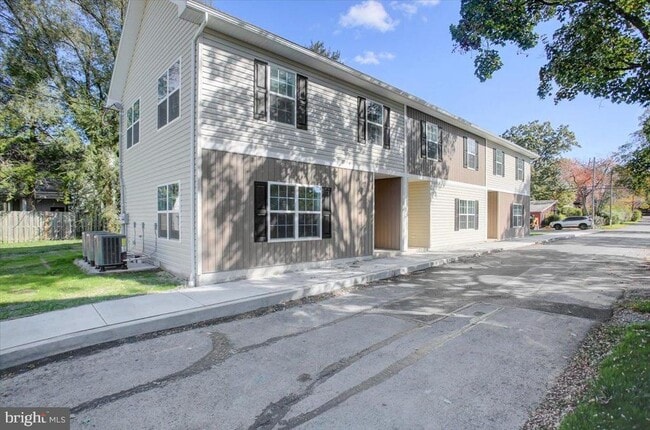 Photo - 24 W Dahlgren St